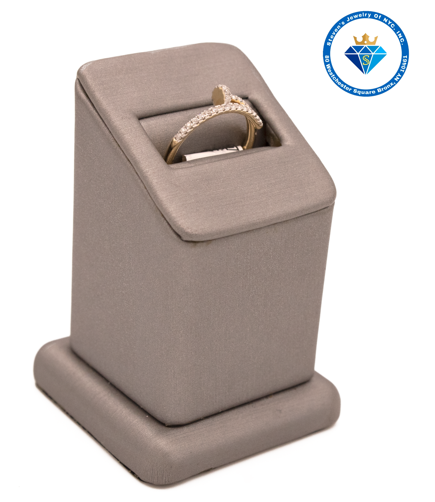 "Chic Nail-Style Ring in 14K Yellow Gold with Dazzling Gemstones"